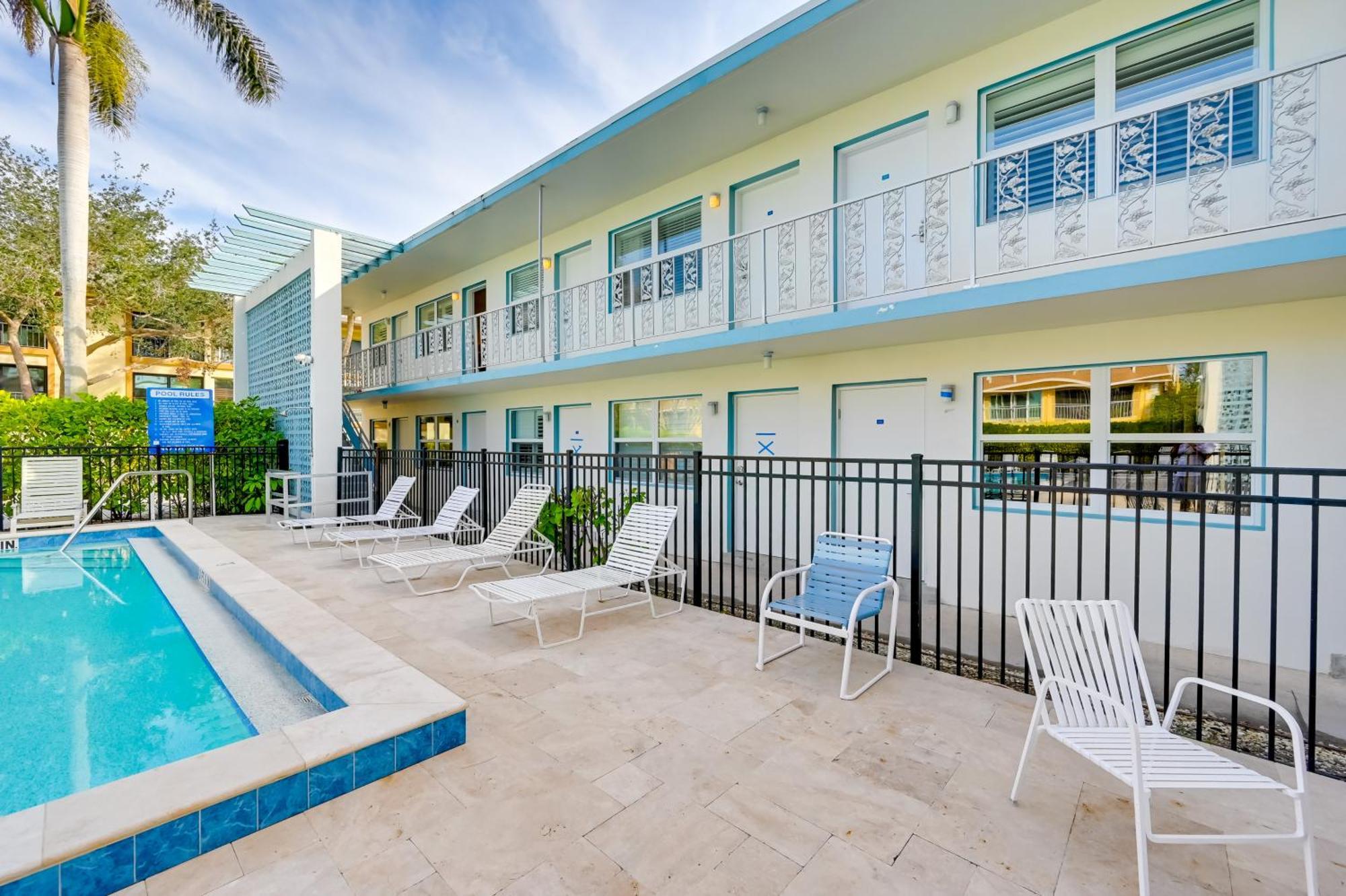 Updated Dtwn Across From Beach! Apartment Naples