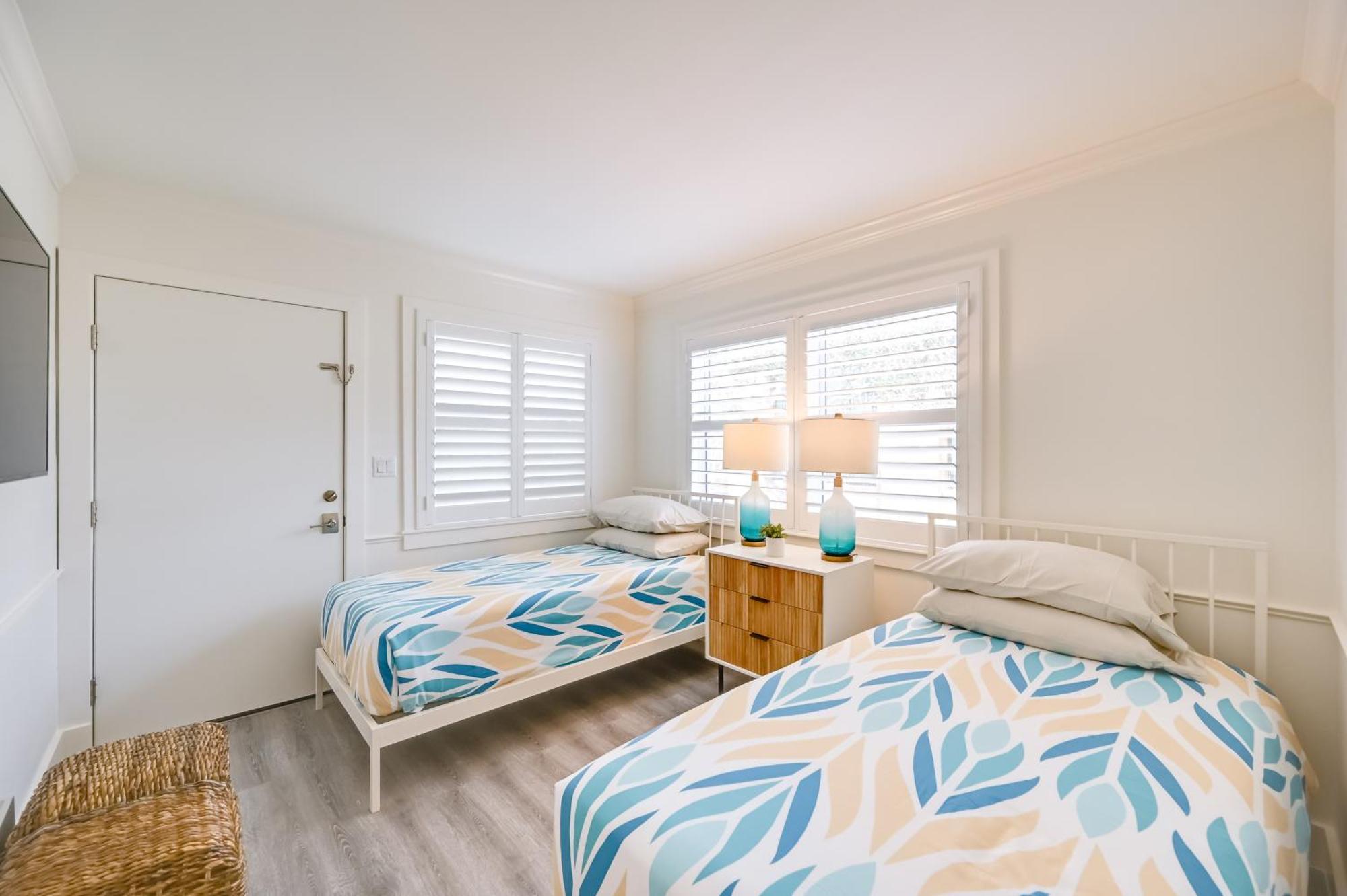 Updated Dtwn Across From Beach! Apartment *