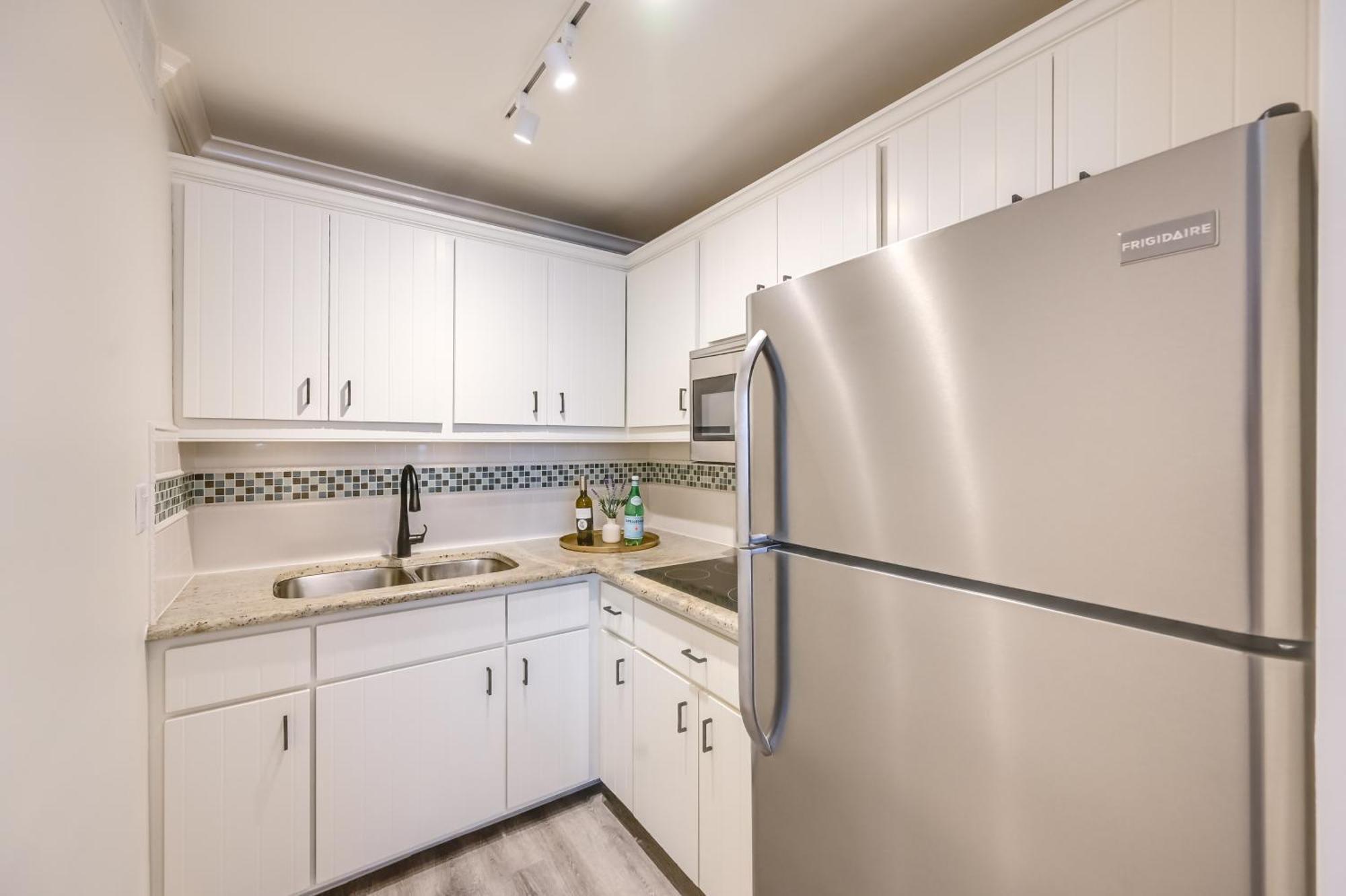 Updated Dtwn Across From Beach! Apartment Naples