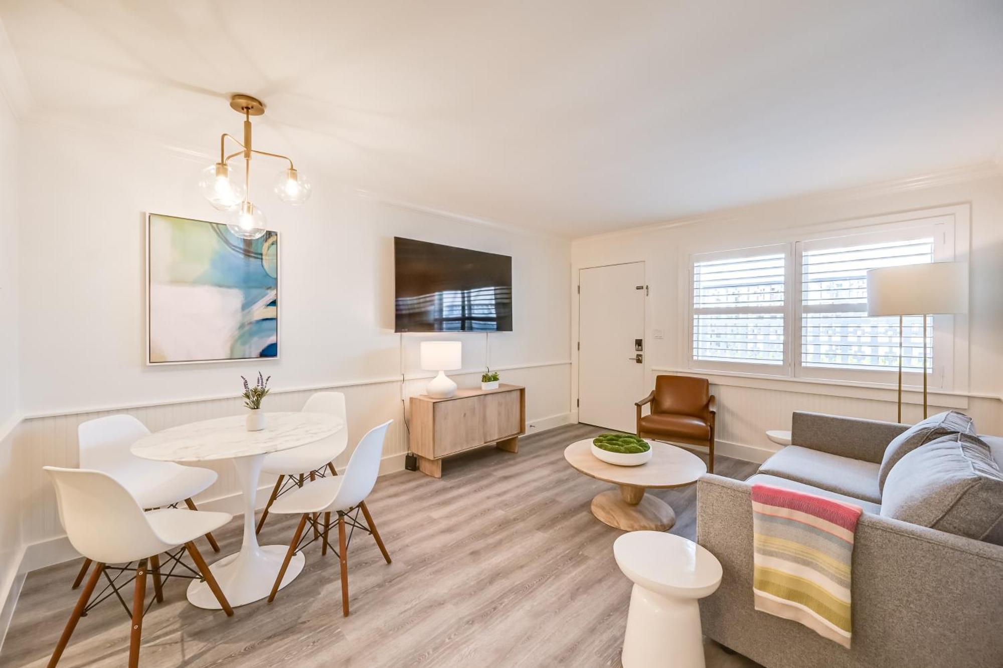 Updated Dtwn Across From Beach! Naples