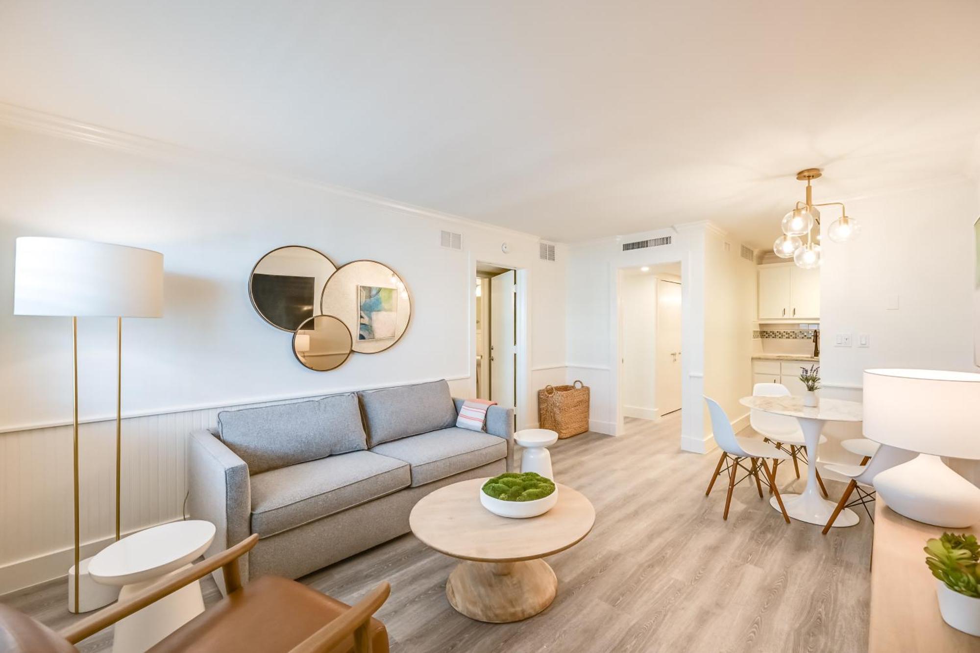 Updated Dtwn Across From Beach! * Naples
