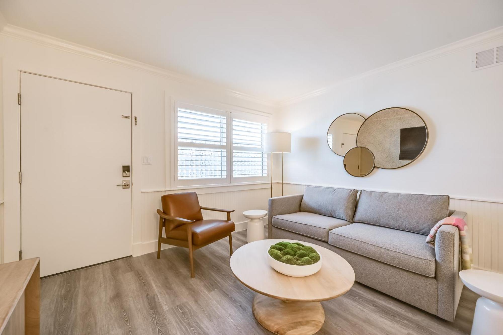 Updated Dtwn Across From Beach! Apartment Naples