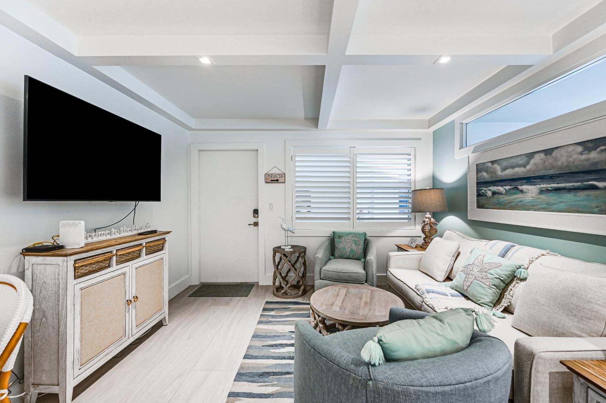Coastal Downtown - Walk To The Beach! * Naples
