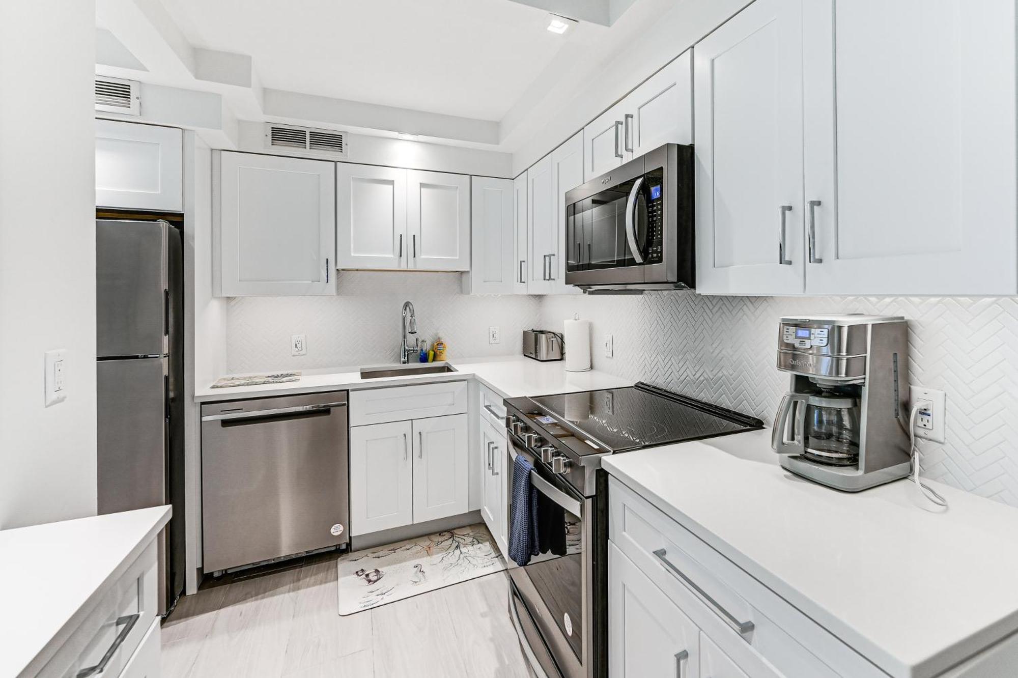 Apartment Coastal Downtown - Walk To The Beach!