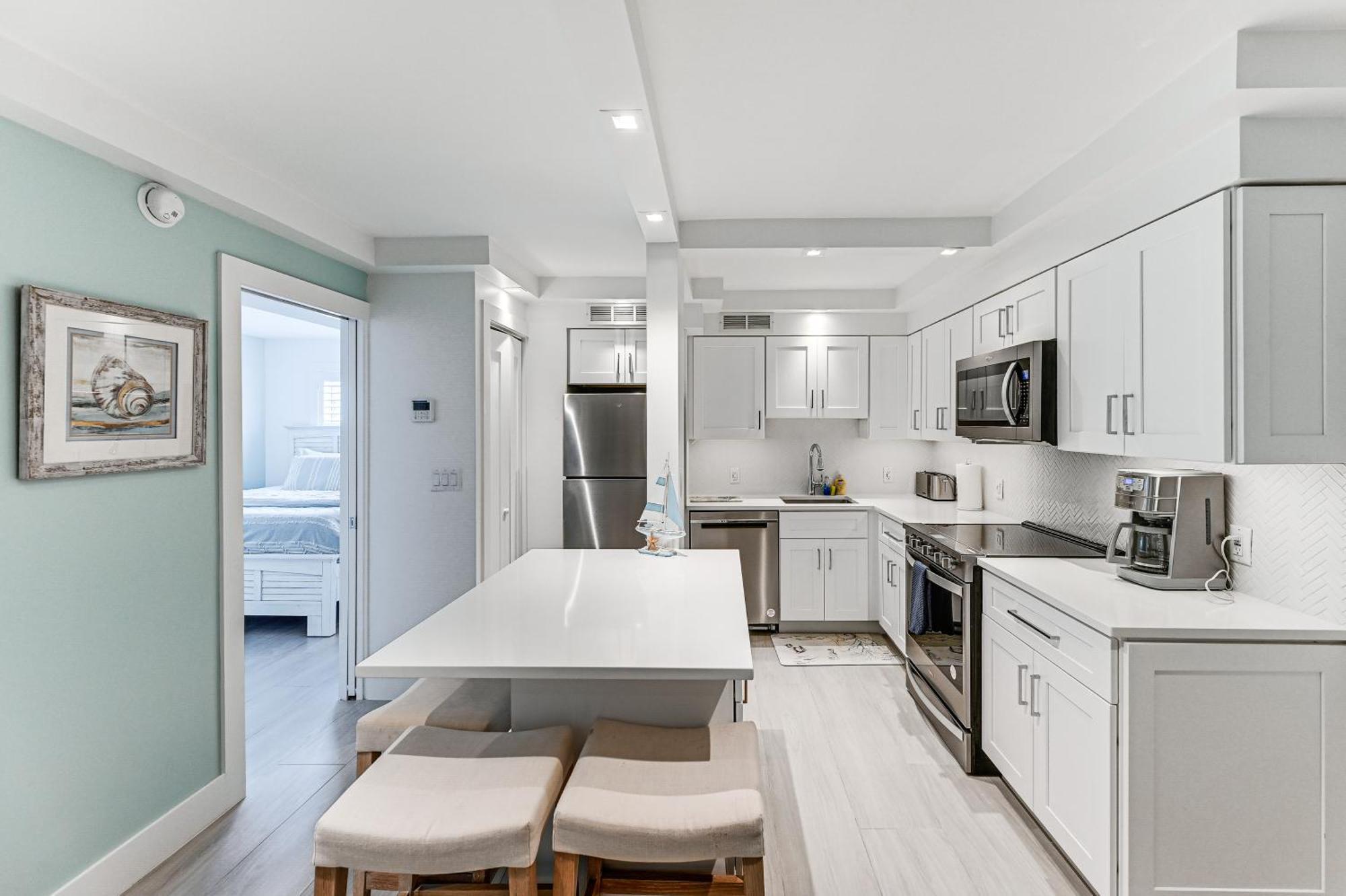 Apartment Coastal Downtown - Walk To The Beach! *