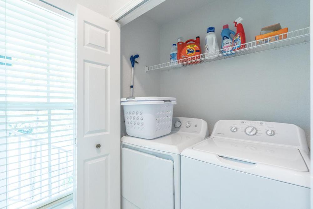 Spacious 2 Bedroom Lely Fl Naples