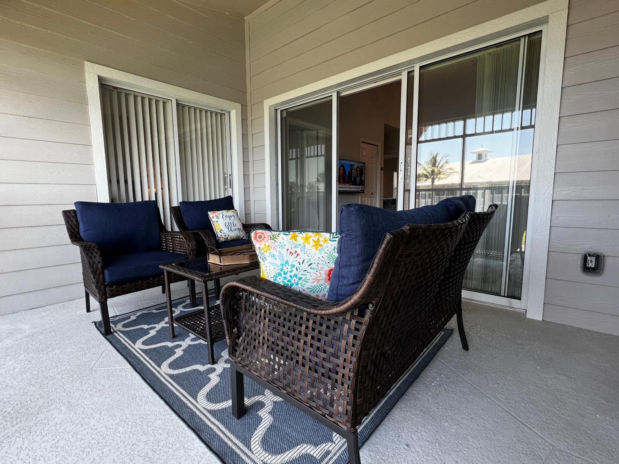 Spacious 2 Bedroom Lely Fl Naples