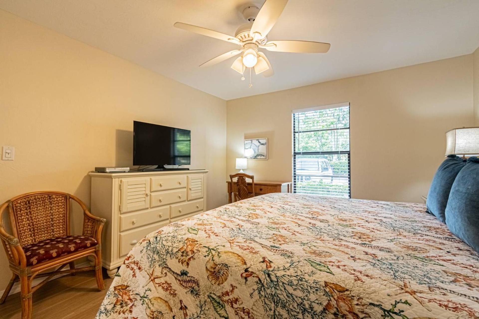 Park Shore Resort, 1st Floor, Bldg.i, End Unit Naples