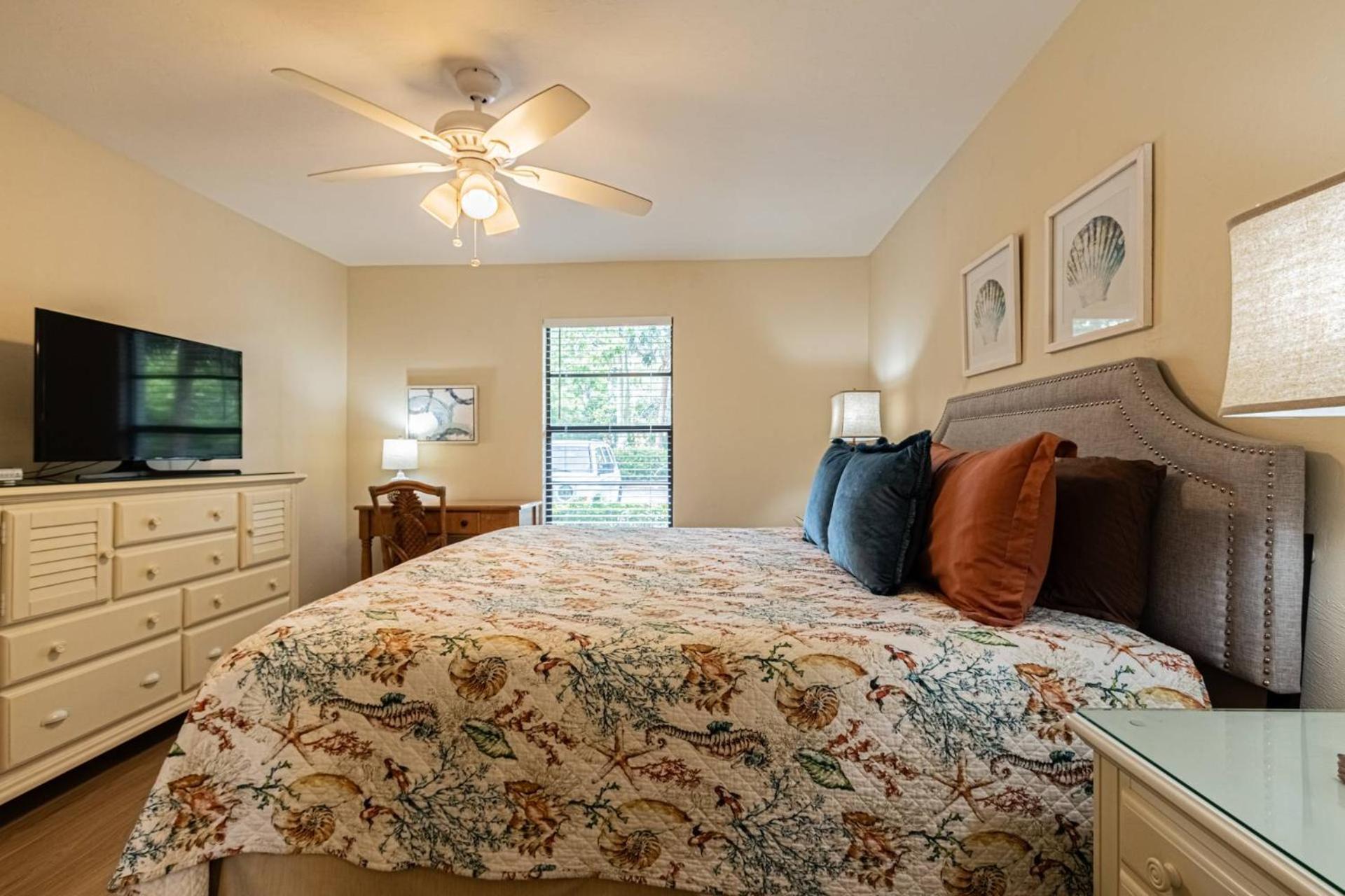 Park Shore Resort, 1st Floor, Bldg.i, End Unit * Naples