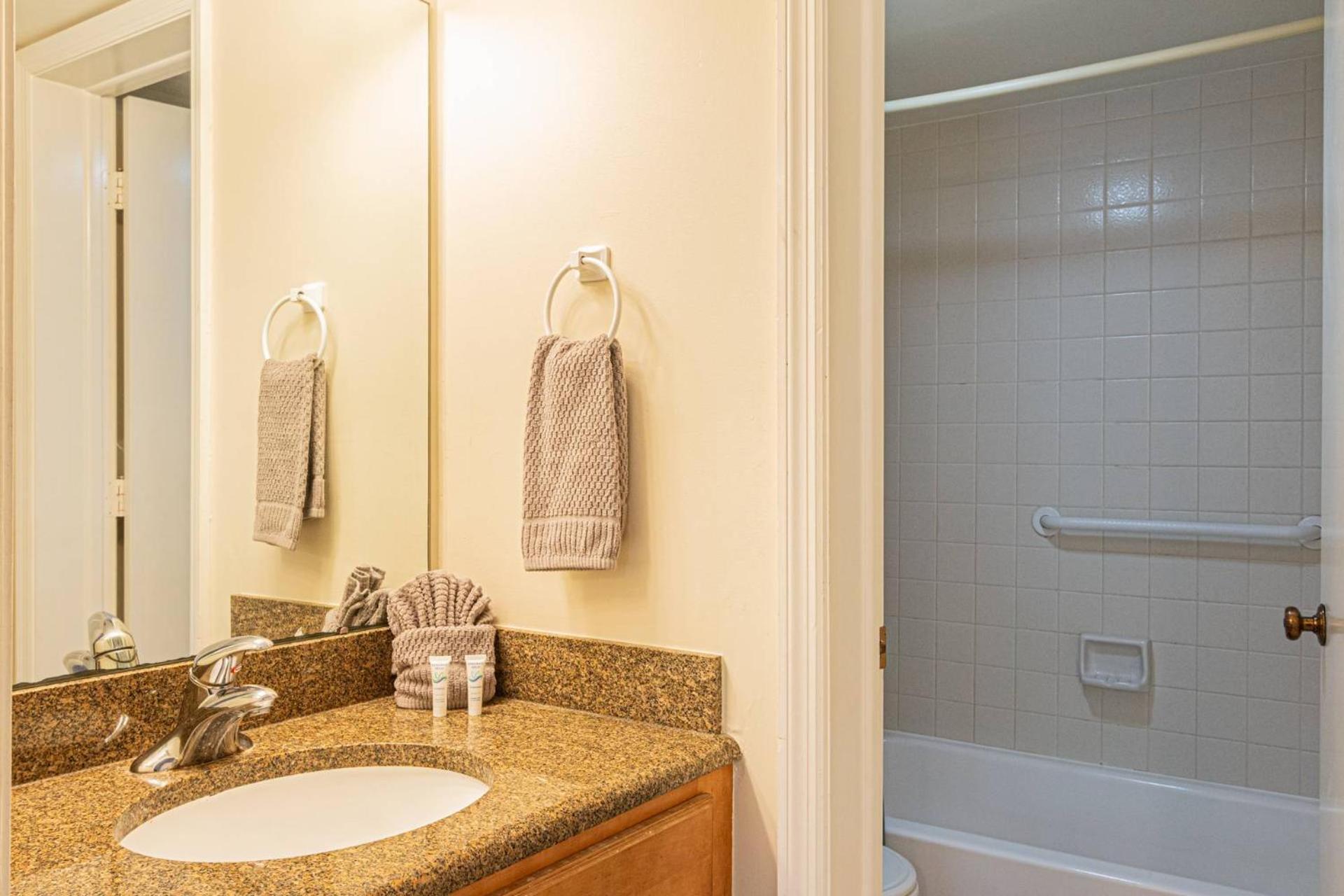 Park Shore Resort, 1st Floor, Bldg.i, End Unit Naples