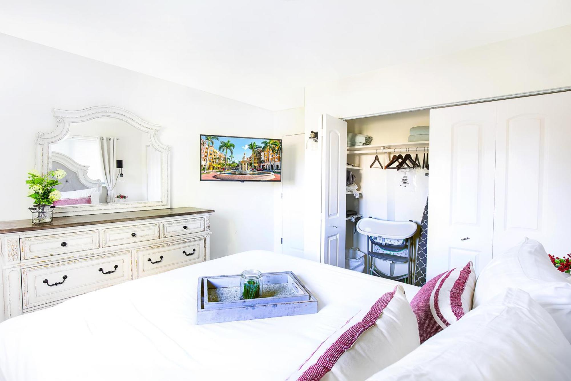 Brick Enclave With Mini Golf & Spa, 5mins To Holiday home *