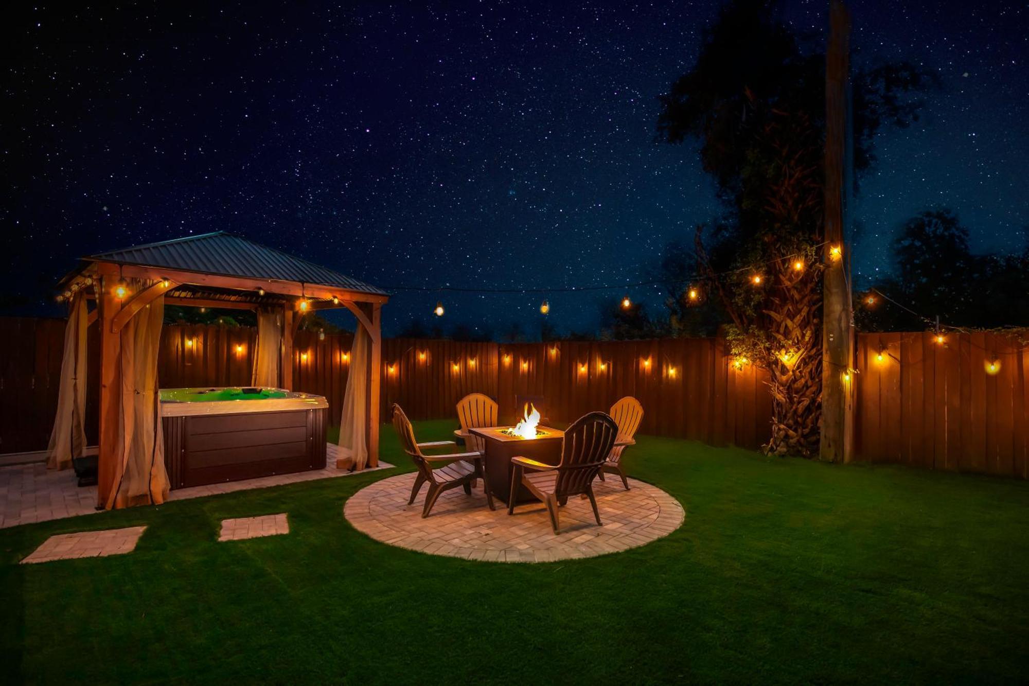 Brick Enclave With Mini Golf & Spa, 5mins To