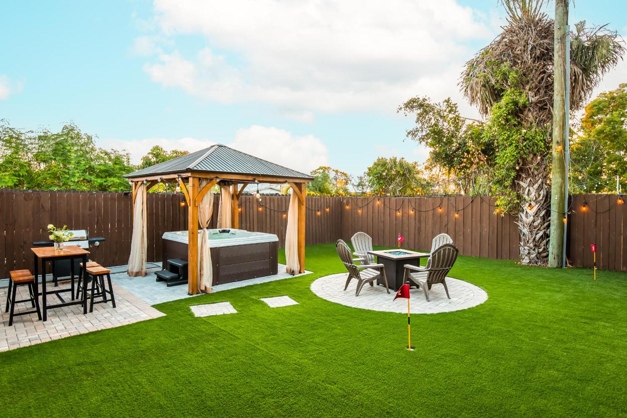 Holiday home Brick Enclave With Mini Golf & Spa, 5mins To