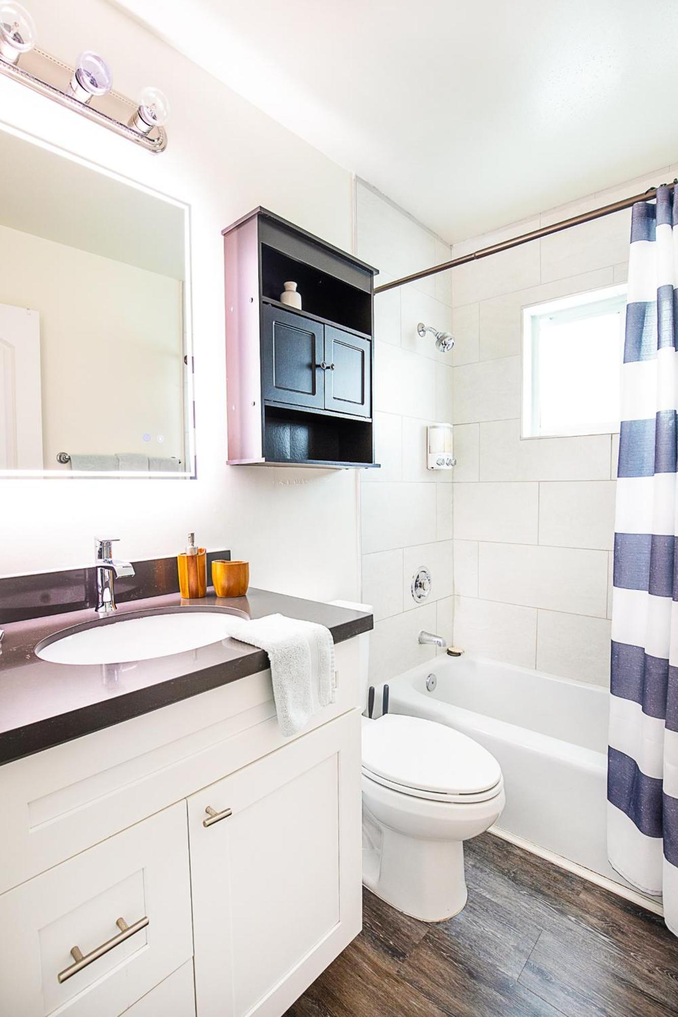 Brick Enclave With Mini Golf & Spa, 5mins To