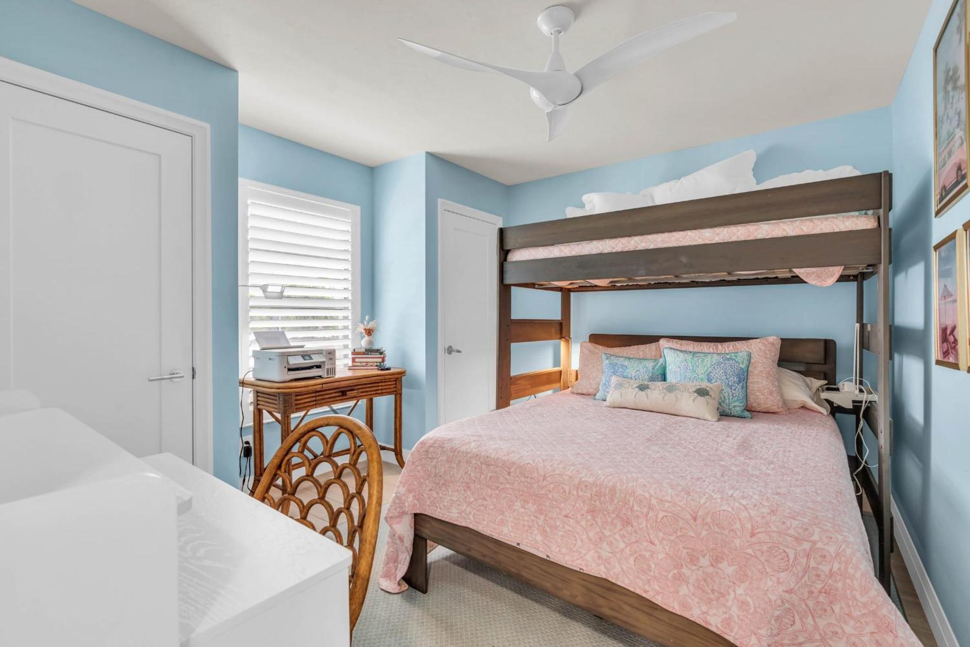 Completely Renovated First Floor Holiday home Naples