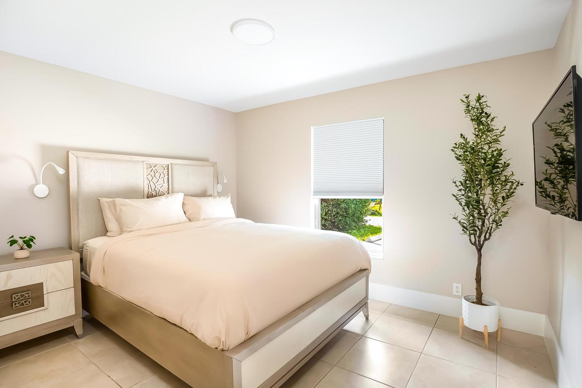 When In Naples!!! Pool Villa-attached, 3 Miles To The