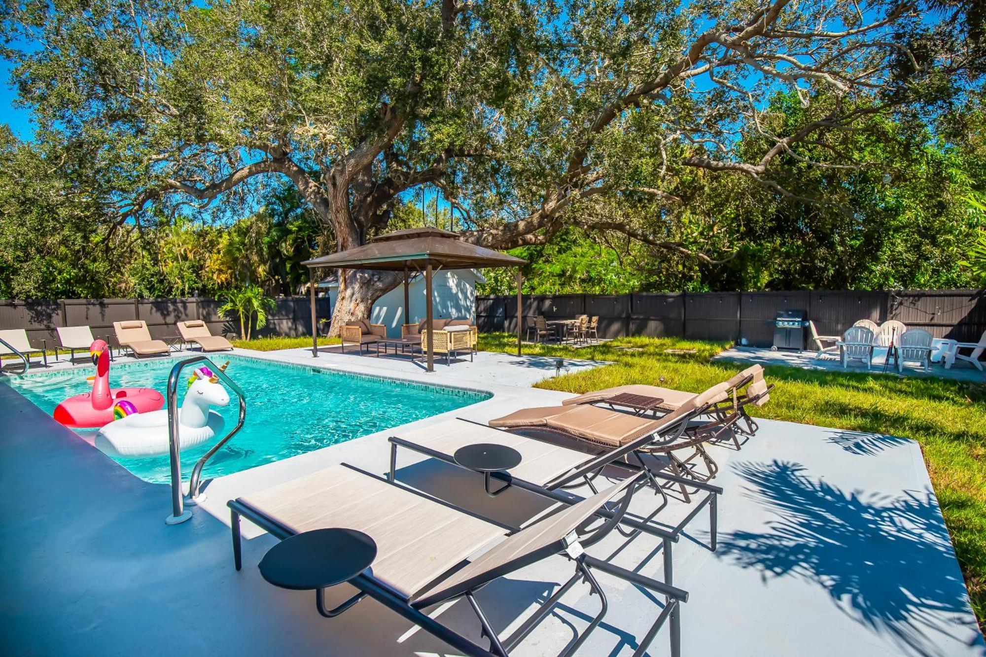 When In Naples!!! Pool Villa-attached, 3 Miles To The Holiday home *