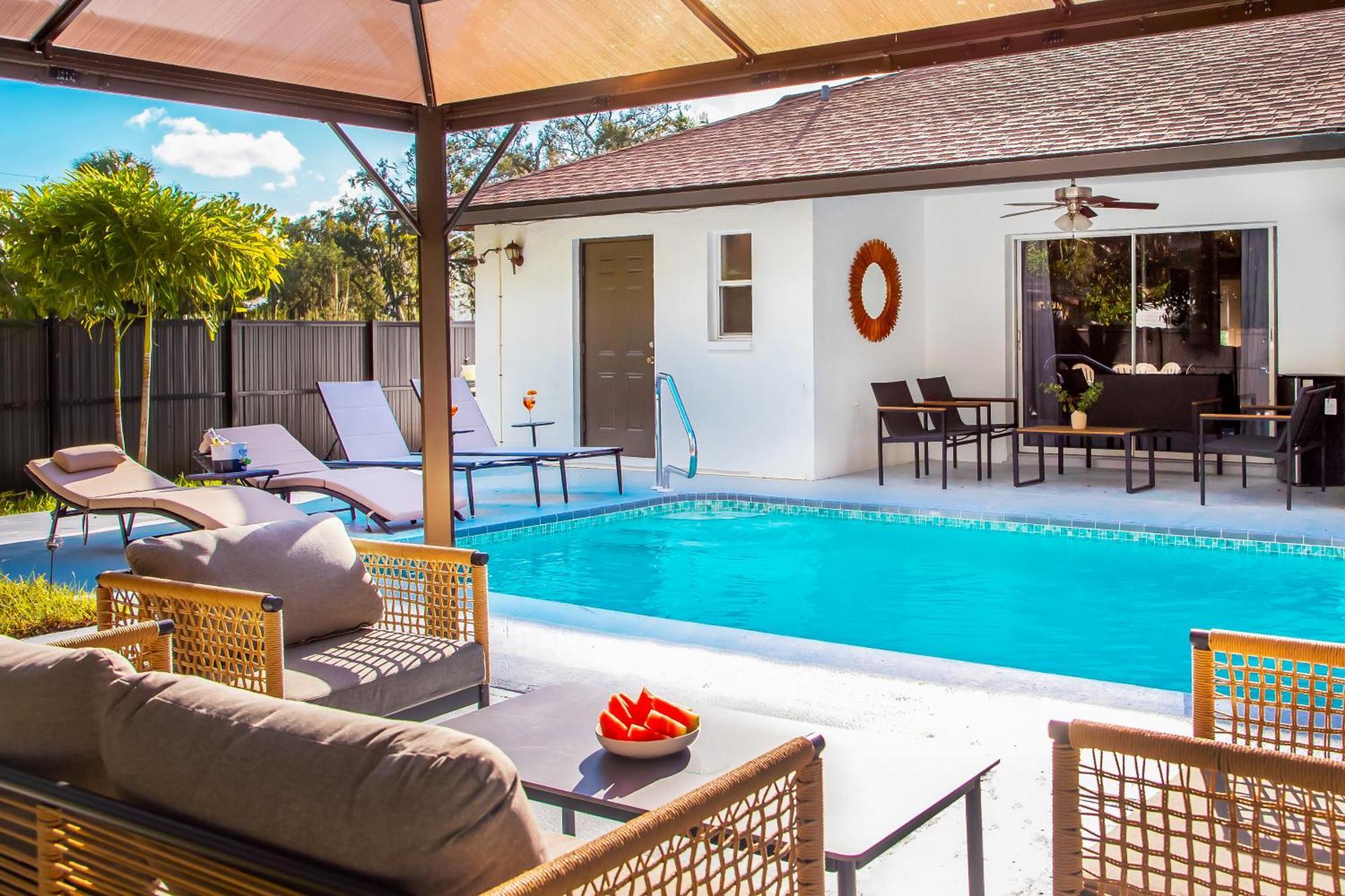 When In Naples!!! Pool Villa-attached, 3 Miles To The Holiday home *