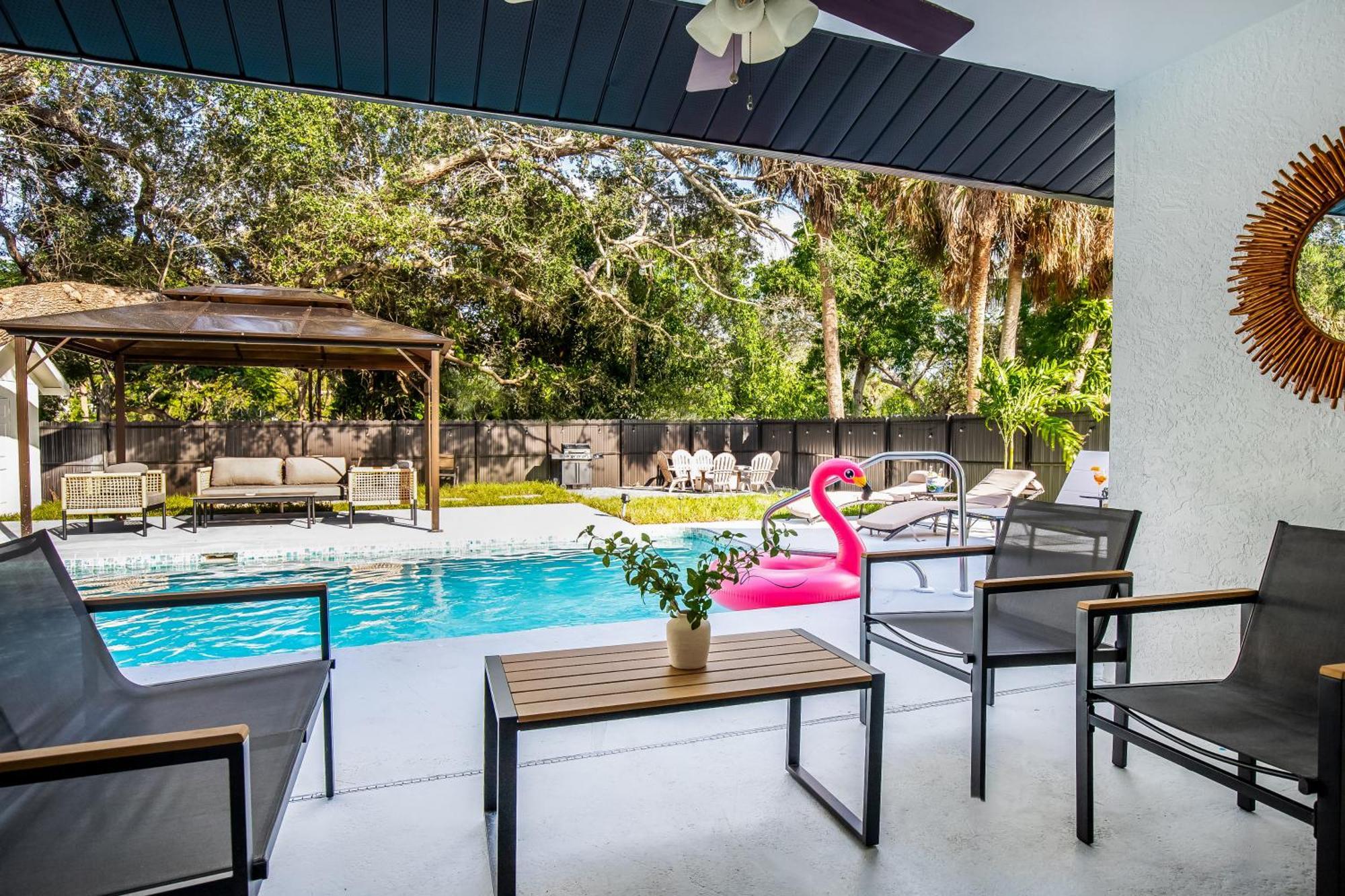 When In Naples!!! Pool Villa-attached, 3 Miles To The Naples