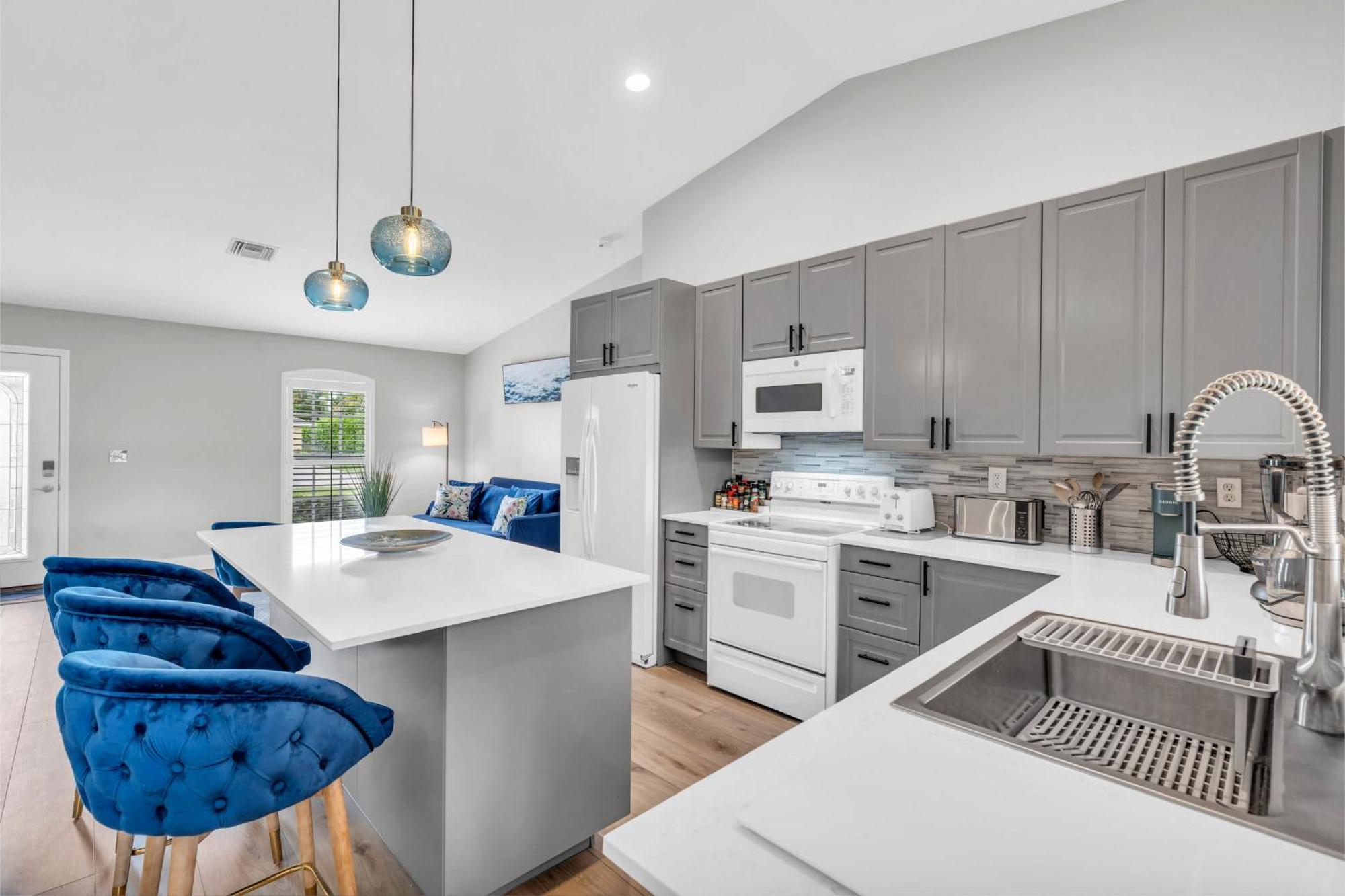 4 Miles To And Walk To Shops Holiday home Naples