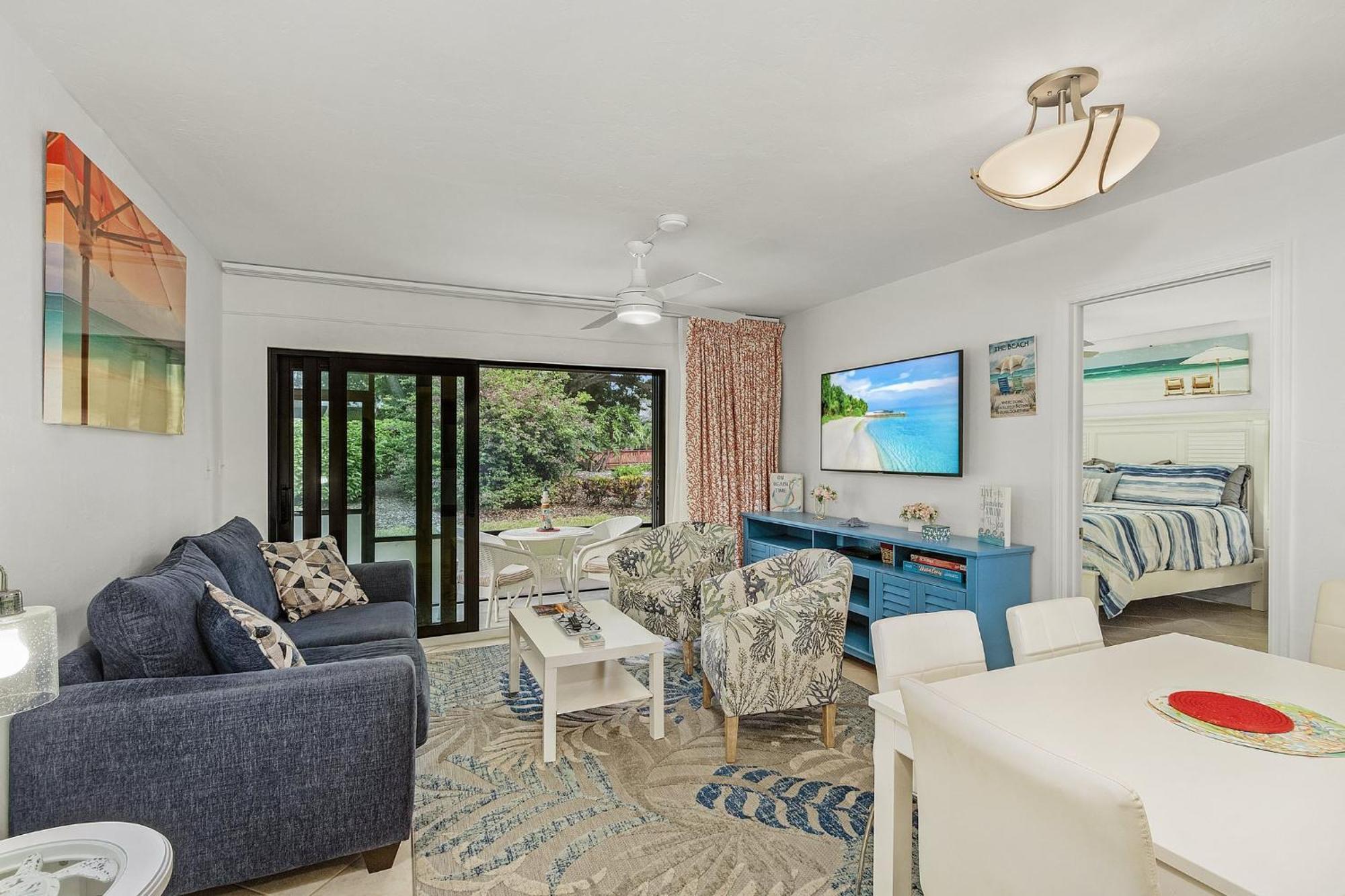 Park Shore Beautiful Deluxe 2 Bed 2bath Apartment