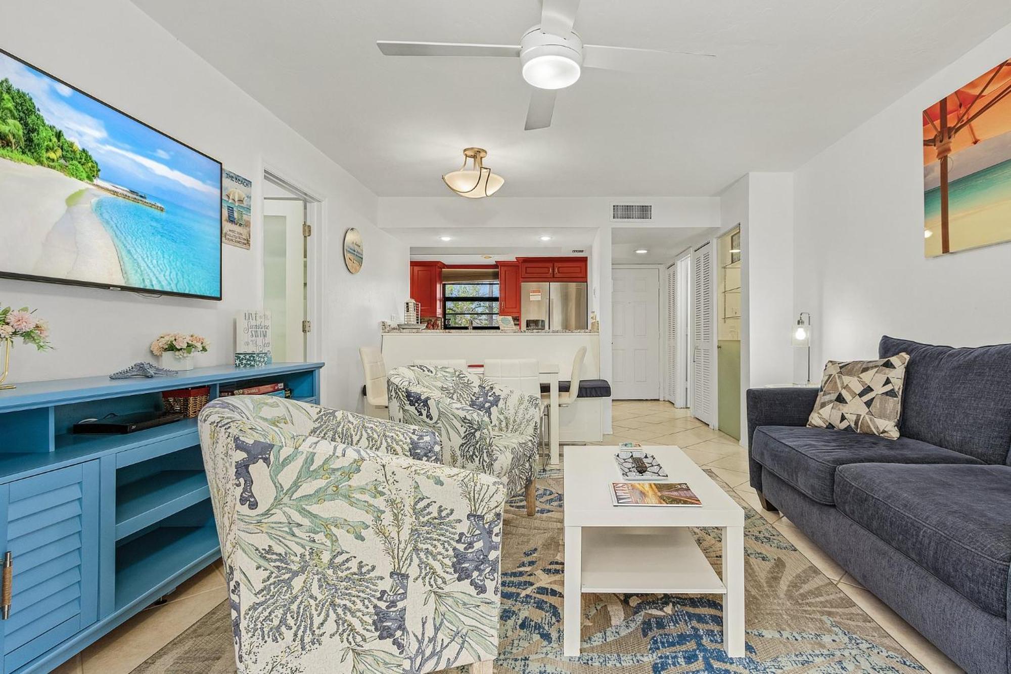 Park Shore Beautiful Deluxe 2 Bed 2bath Apartment