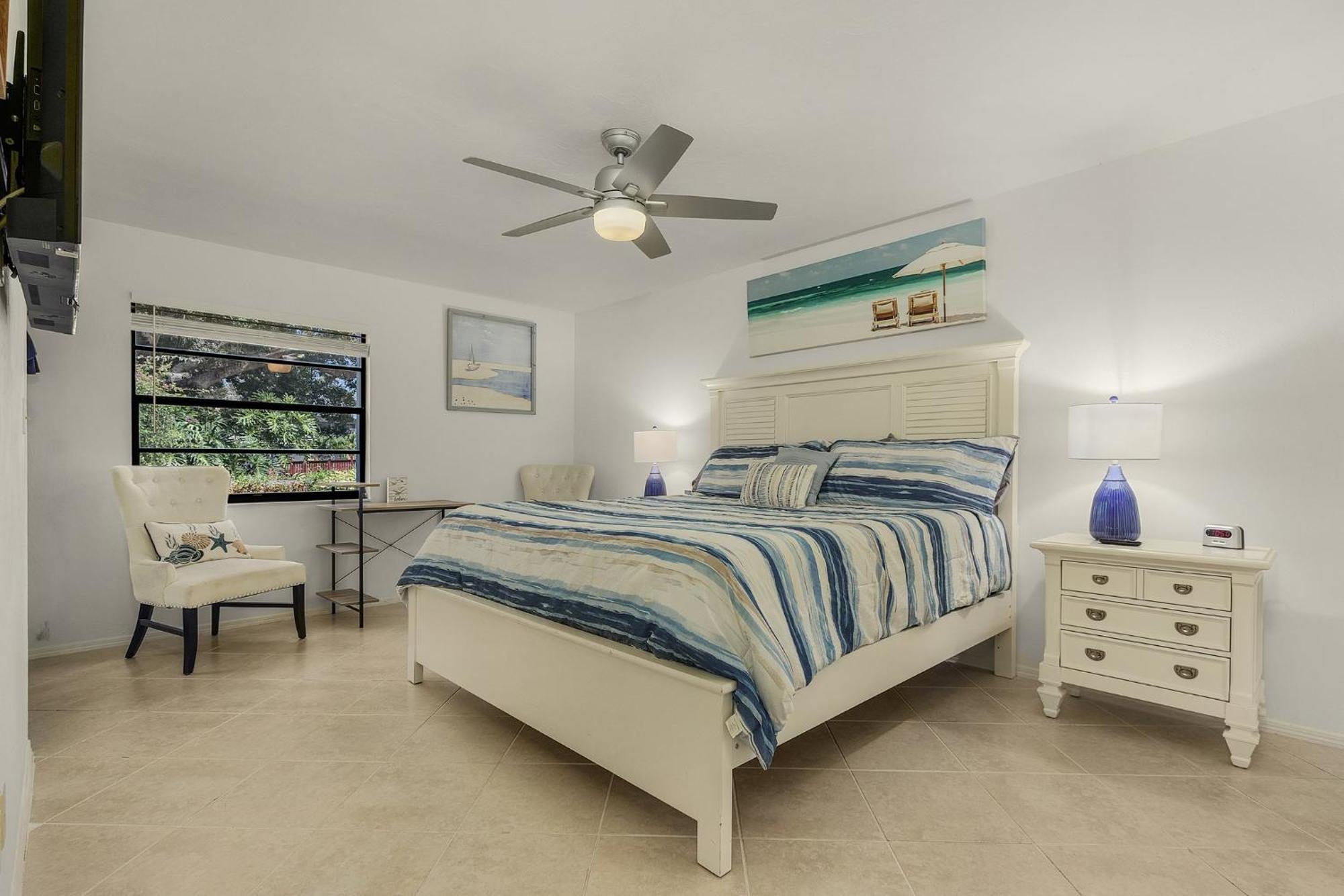 Park Shore Beautiful Deluxe 2 Bed 2bath * Naples
