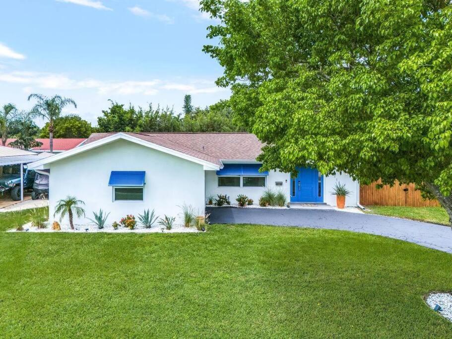 Naples-resort Style Pool Holiday home
