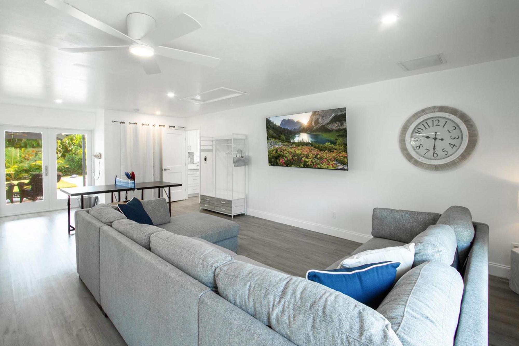 Holiday home Escape With Furnished Patio And Private Pool! *