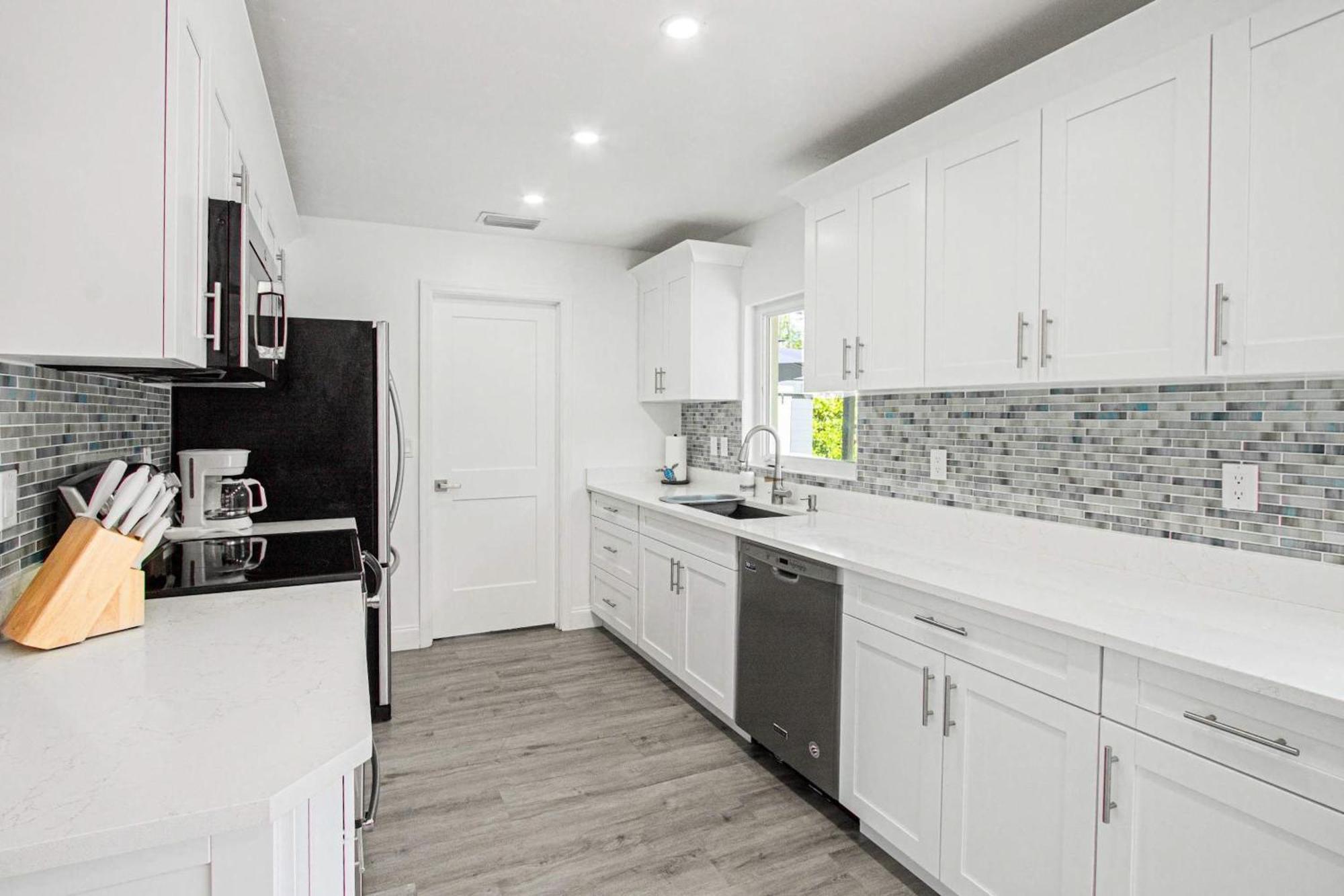 Escape With Furnished Patio And Private Pool! *