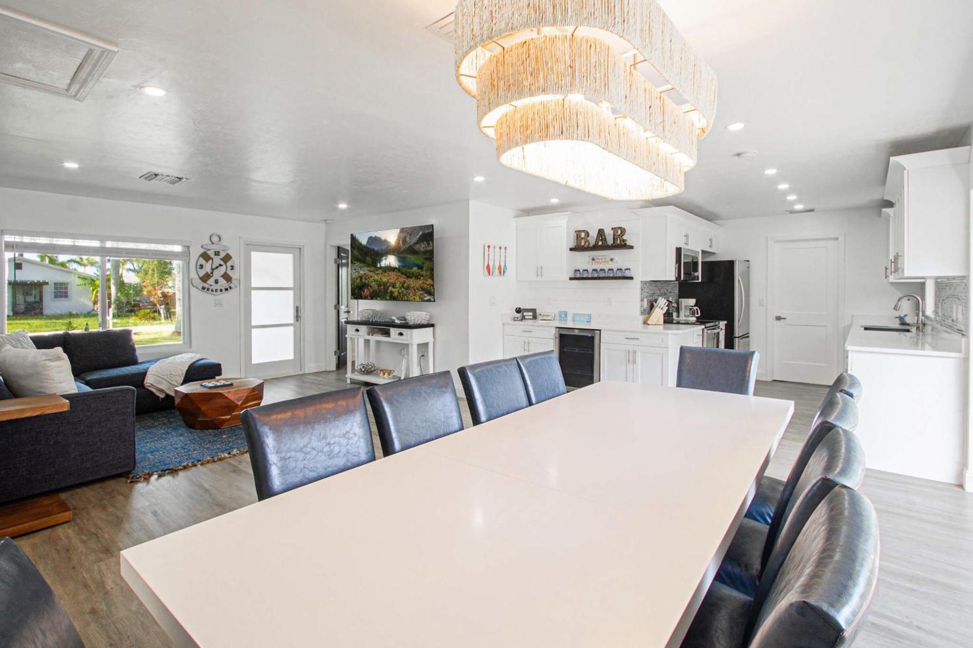 Holiday home Escape With Furnished Patio And Private Pool!