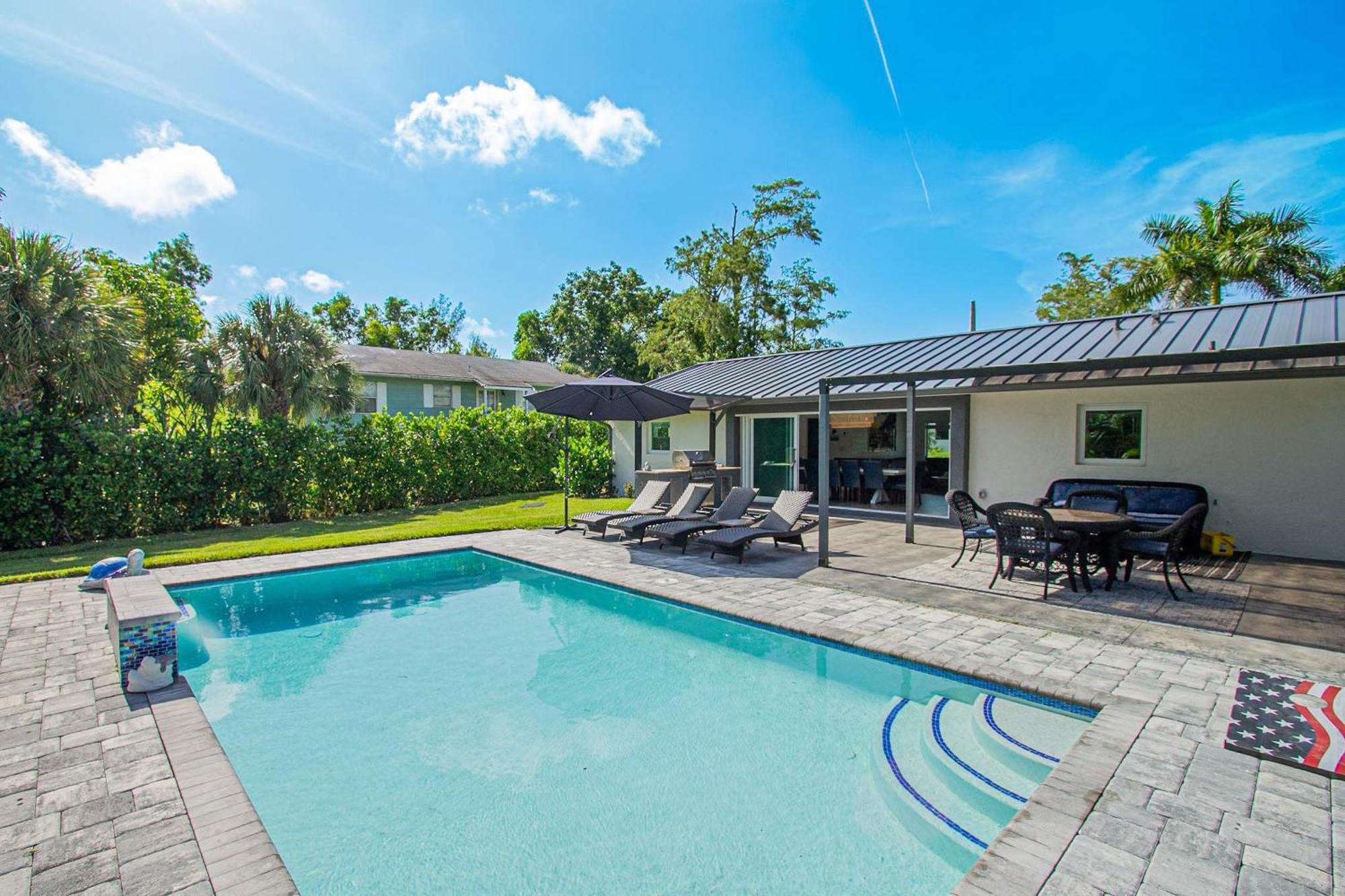 Escape With Furnished Patio And Private Pool! Holiday home *