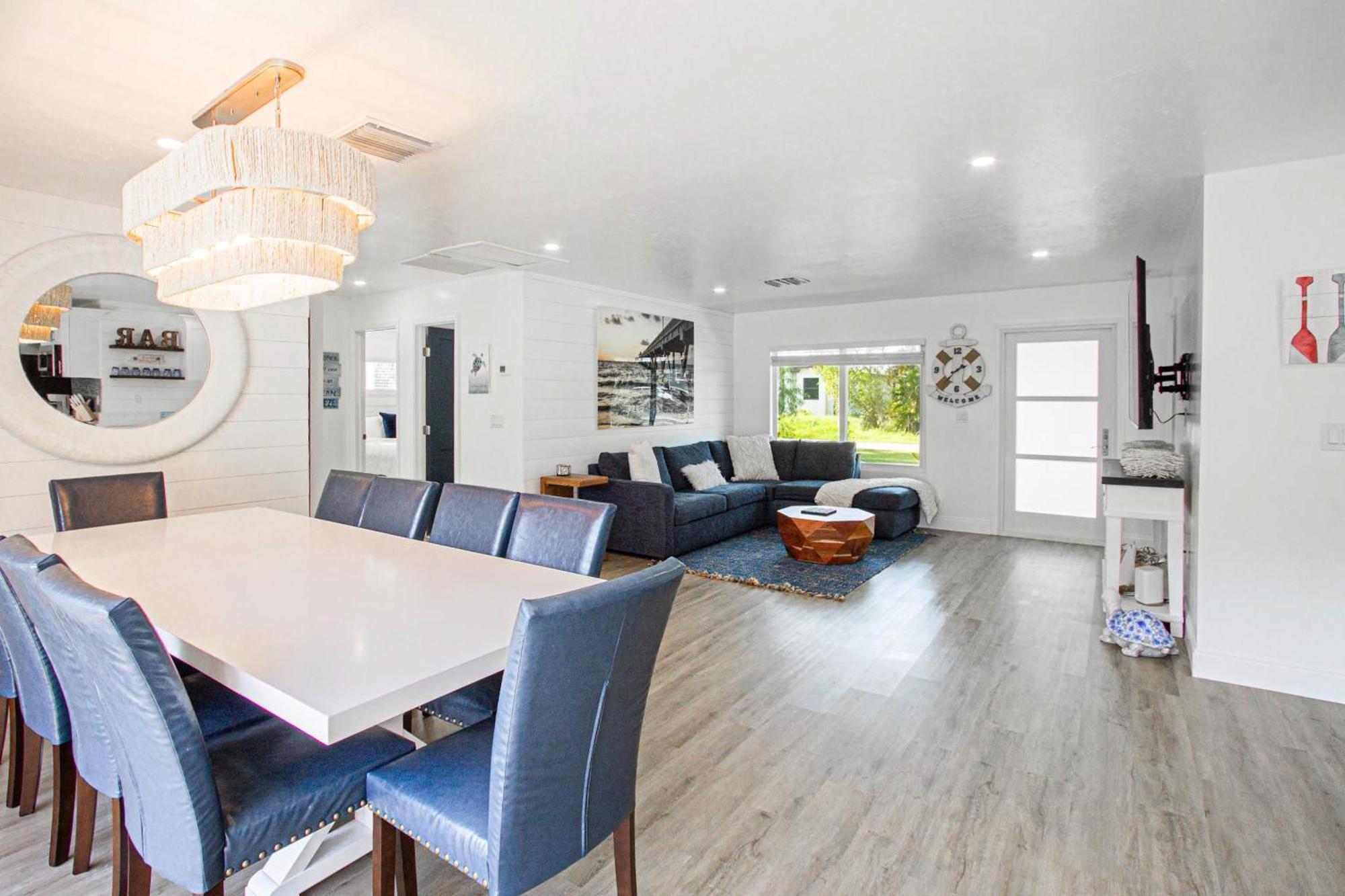 Holiday home Escape With Furnished Patio And Private Pool! *