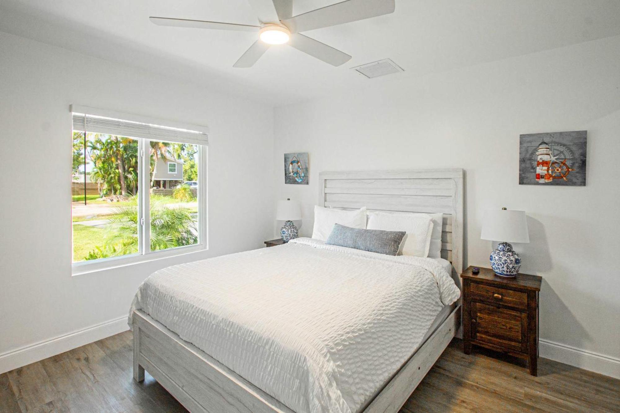 Escape With Furnished Patio And Private Pool! Holiday home Naples