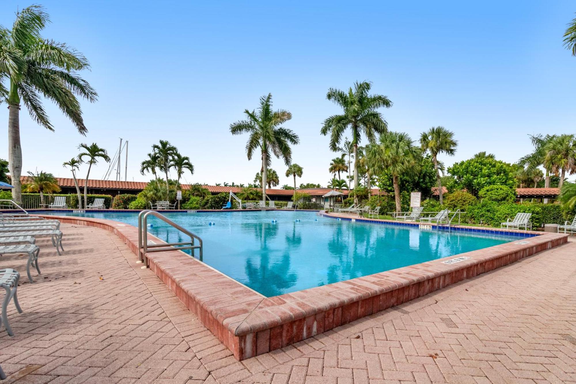 Hotel Port Of The Islands B113