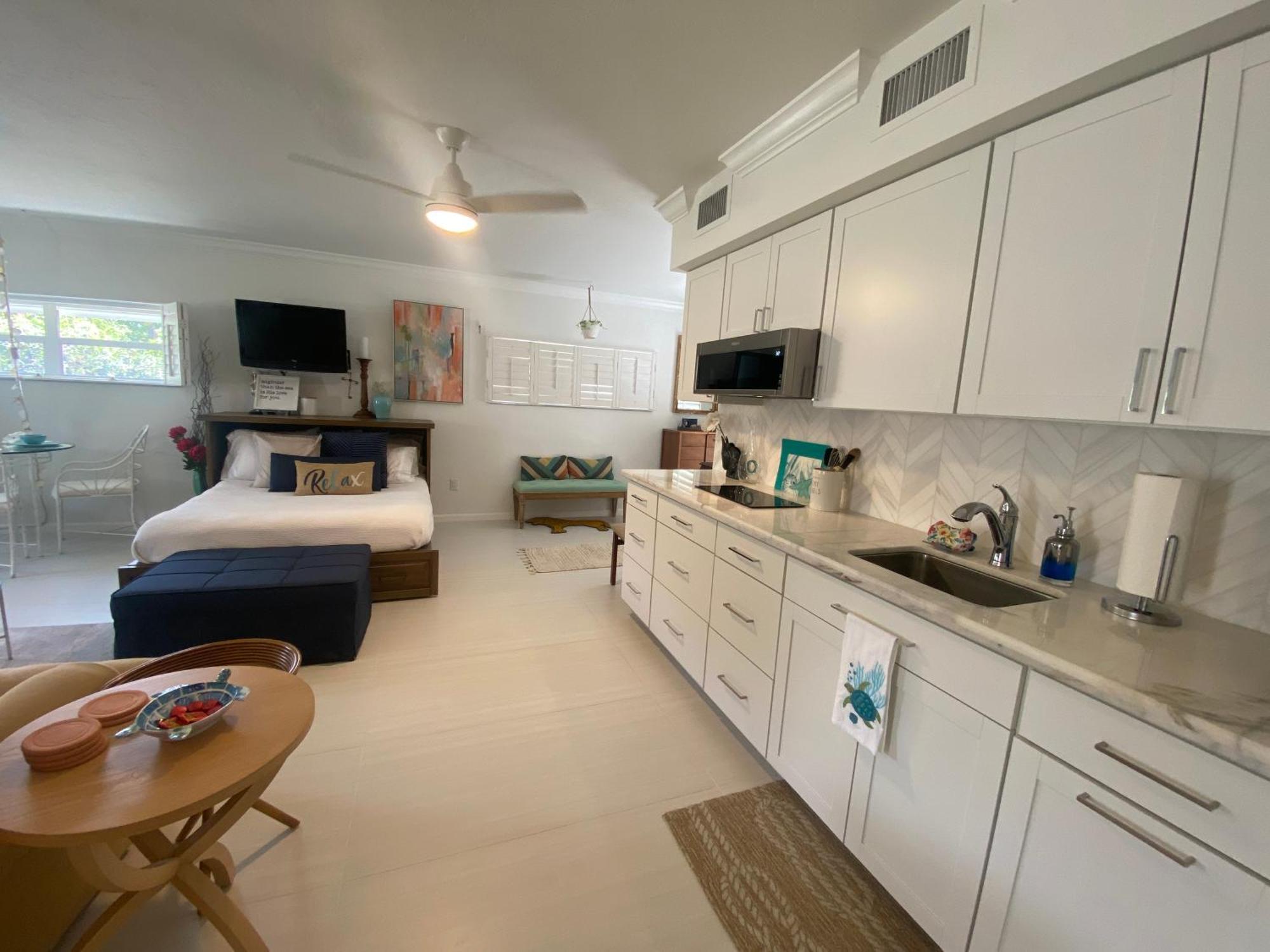 Closest To Vanderbilt Beach, New Remodel, Well Appointed, Bbq, Yard, Very Private Many Extras! * Naples