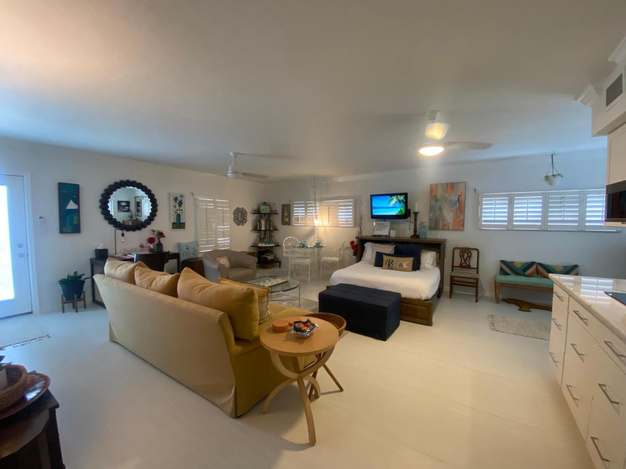 Apartment Closest To Vanderbilt Beach, New Remodel, Well Appointed, Bbq, Yard, Very Private Many Extras! *