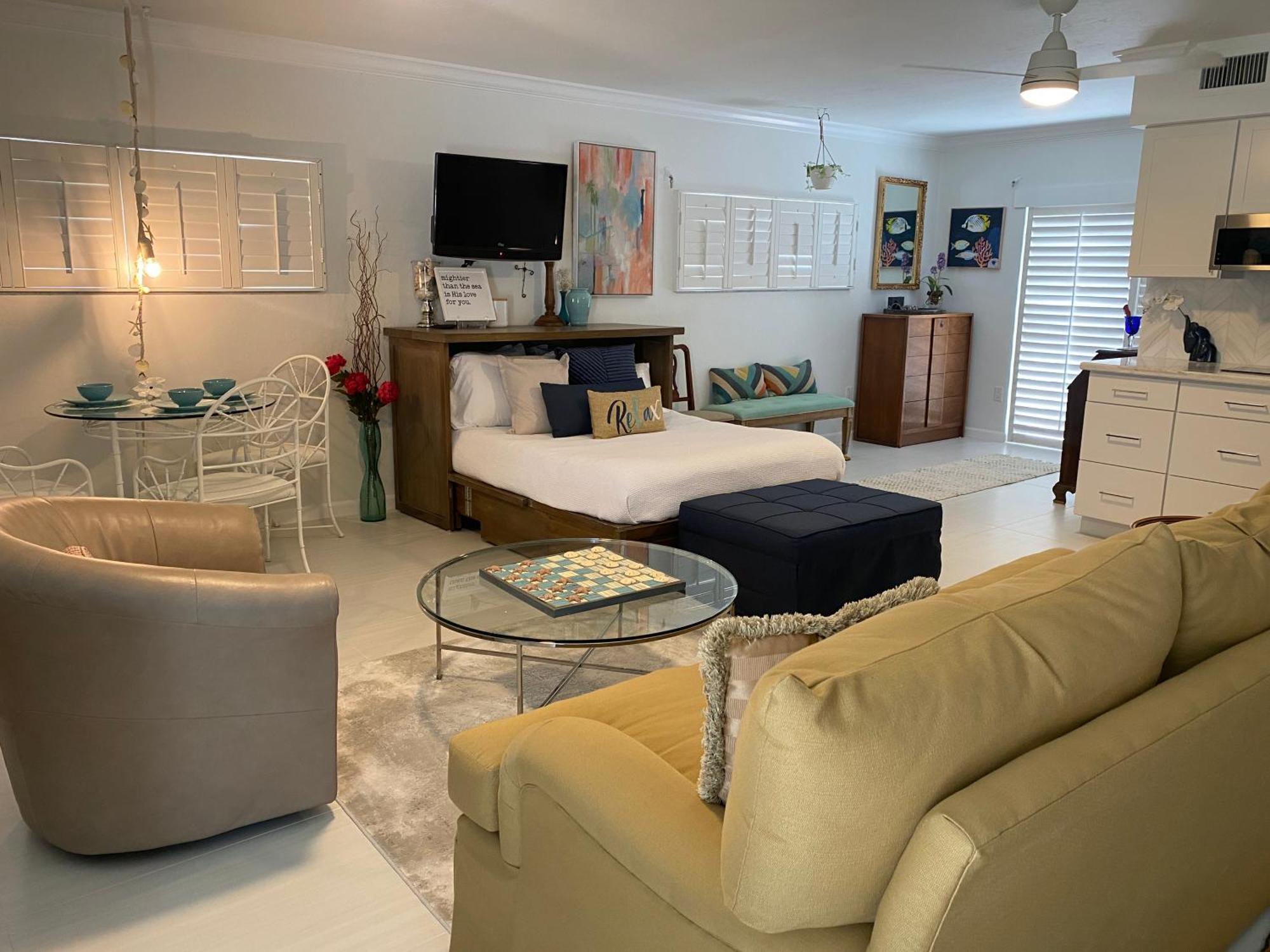 Closest To Vanderbilt Beach, New Remodel, Well Appointed, Bbq, Yard, Very Private Many Extras! Naples