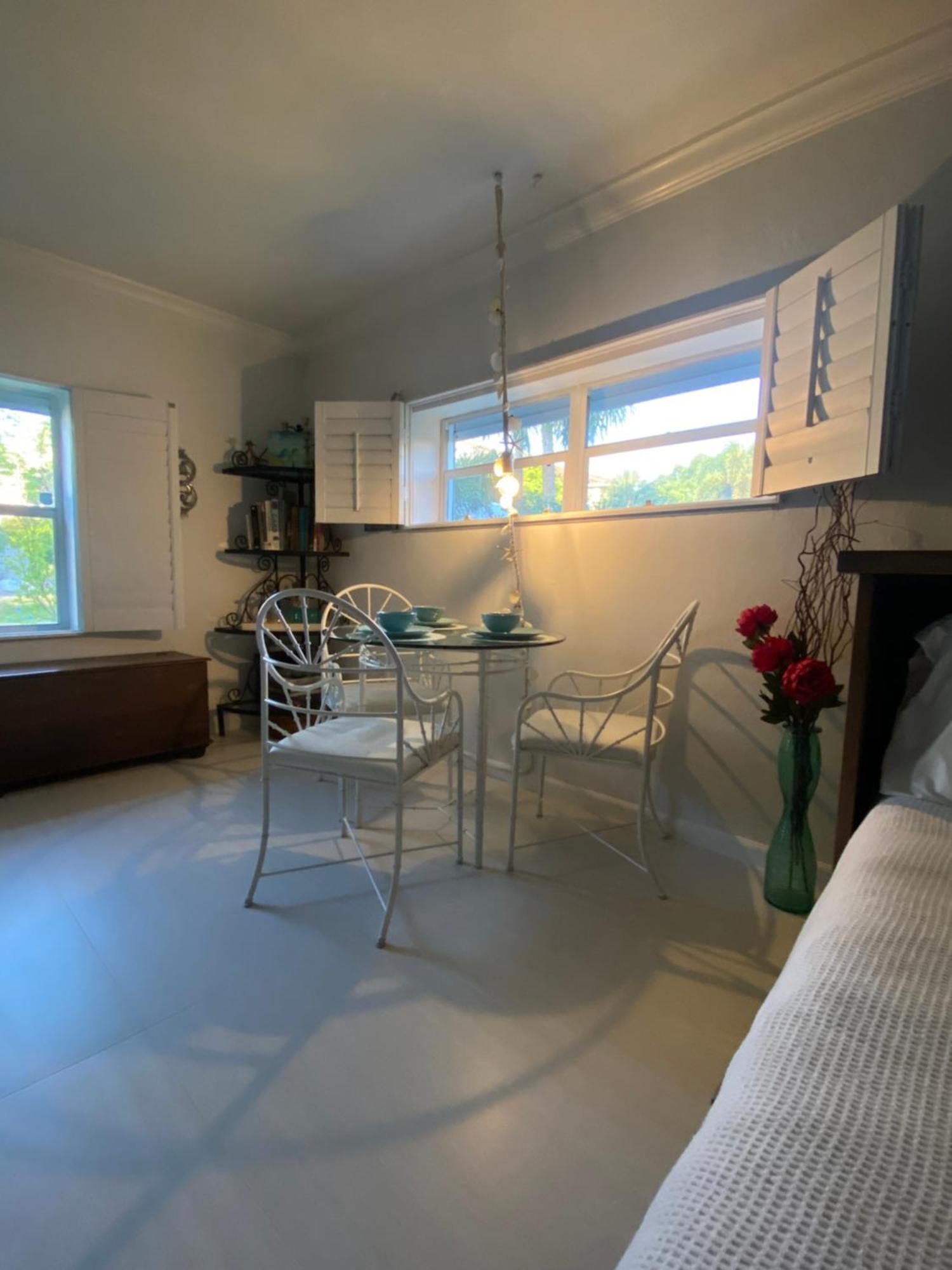 Closest To Vanderbilt Beach, New Remodel, Well Appointed, Bbq, Yard, Very Private Many Extras! Apartment