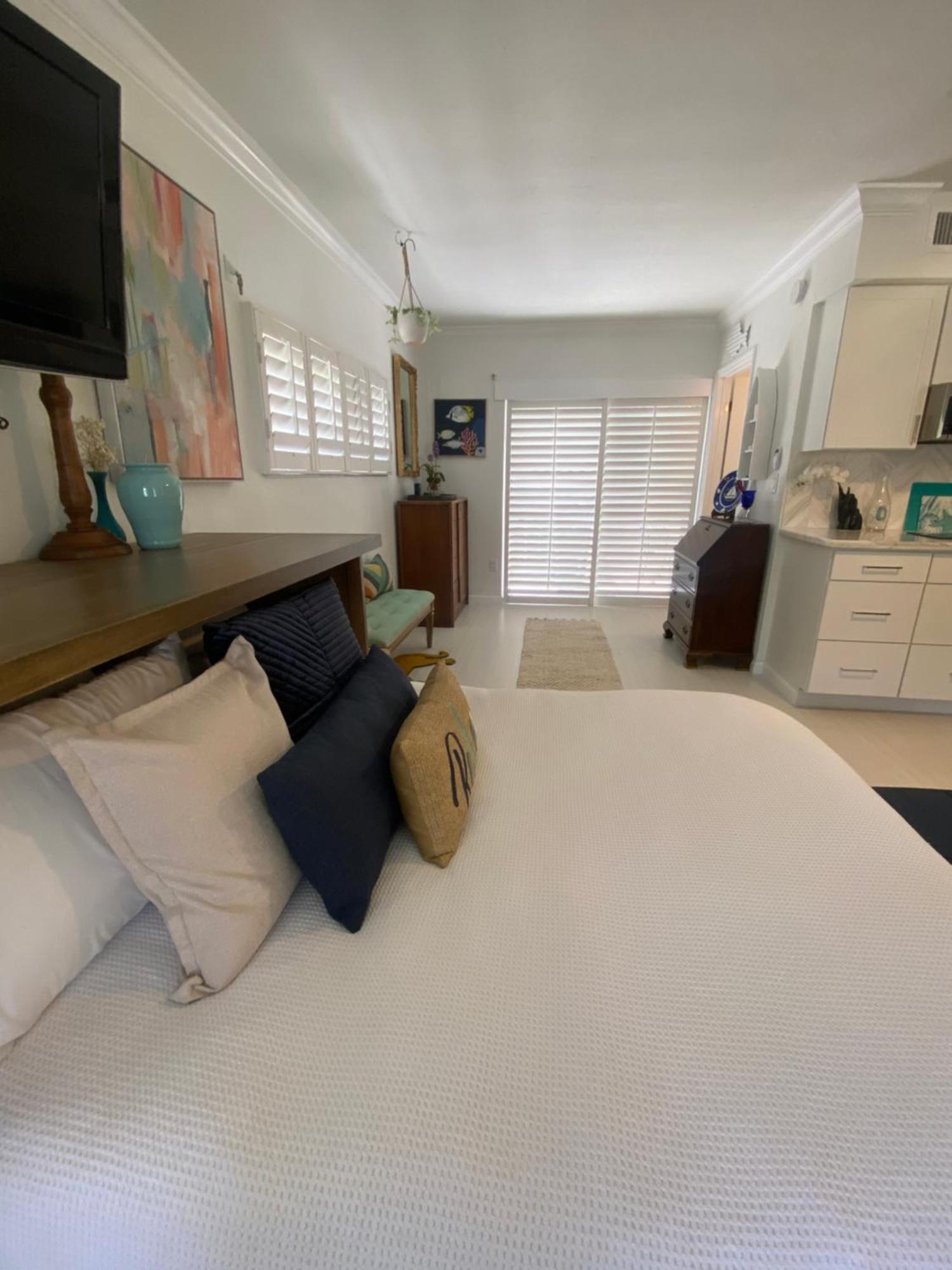 Apartment Closest To Vanderbilt Beach, New Remodel, Well Appointed, Bbq, Yard, Very Private Many Extras! Naples