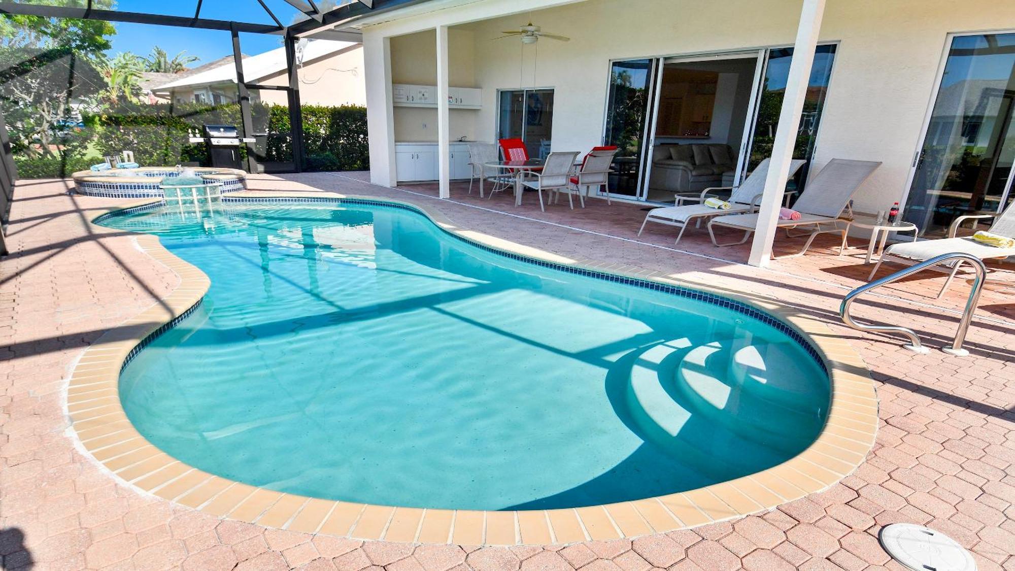 Villa Altaira - Location View Pool Spa4 Bed Naples