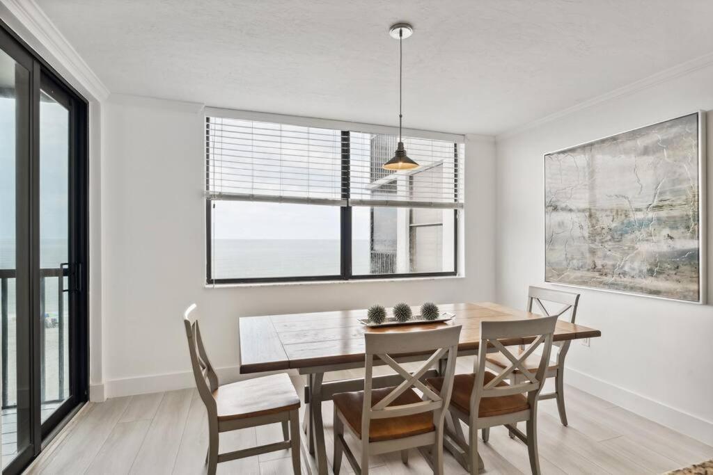 Beachfront High-rise! Book Today Apartment Naples
