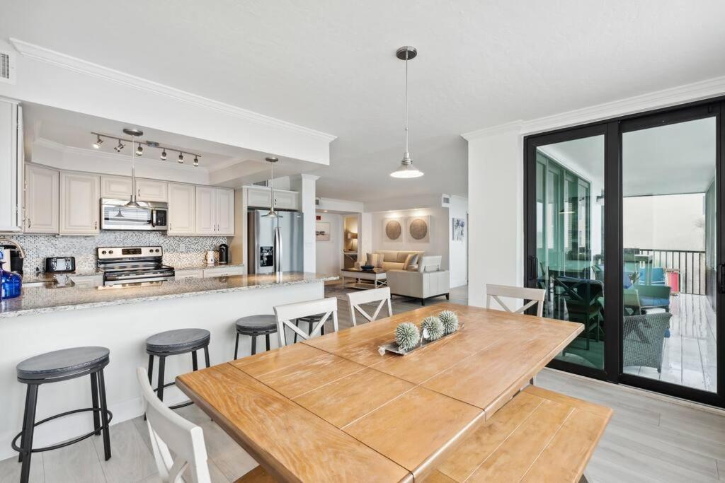 Beachfront High-rise! Book Today Apartment Naples