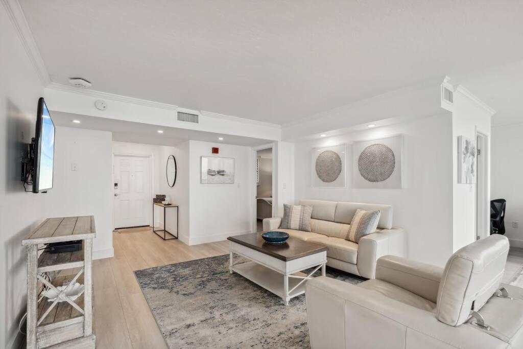 Beachfront High-rise! Book Today Naples