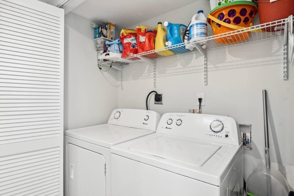 Beachfront High-rise! Book Today Apartment Naples