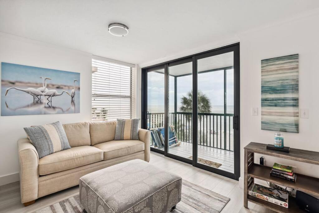 Beachfront High-rise! Book Today Apartment *