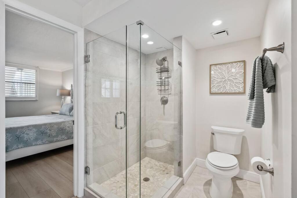 Apartment Beachfront High-rise! Book Today *