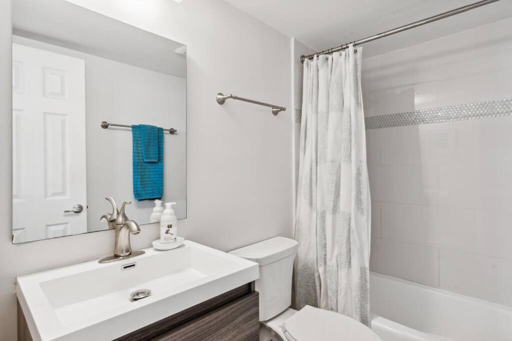 Apartment Beachfront High-rise! Book Today *