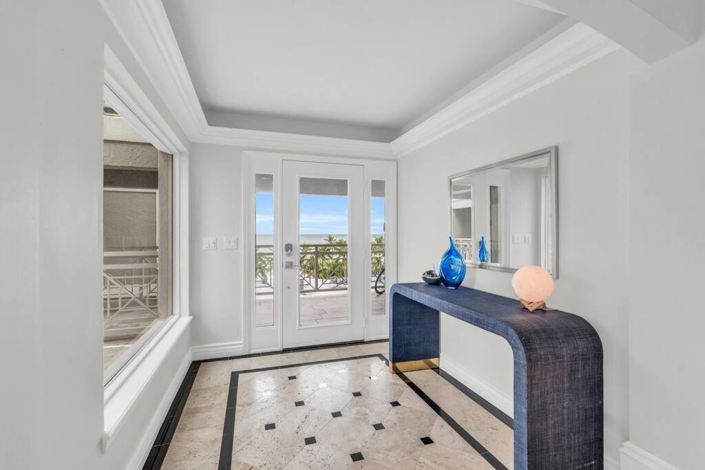 Apartment Beachfront Luxury Living On Vanderbilt