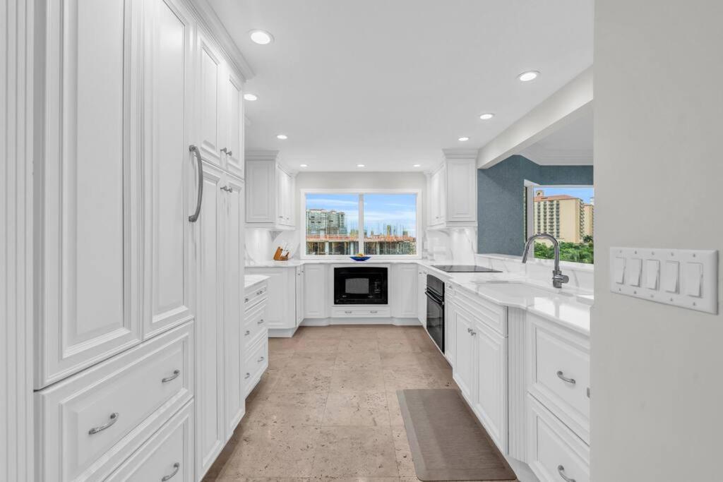 Beachfront Luxury Living On Vanderbilt Apartment *